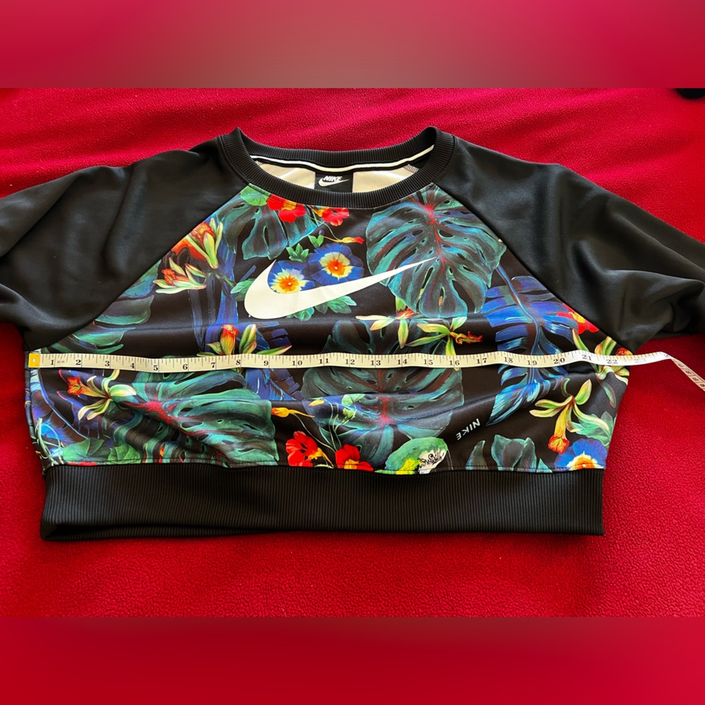 CLEARANCE Women’s Medium Nike Sportswear Ultra-Femme Floral Print Cropped Top - Picture 5 of 8